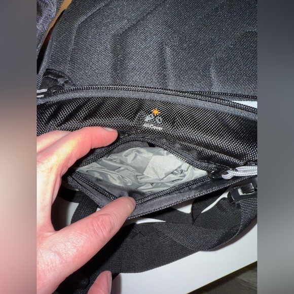 Lowepro Slingshot Edge 150 AW Black Camera Bag - Picture 8 of 16